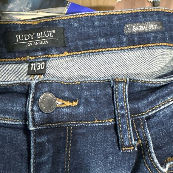 Judy Blue Slim Fit 11/30 - Picture 5 of 6